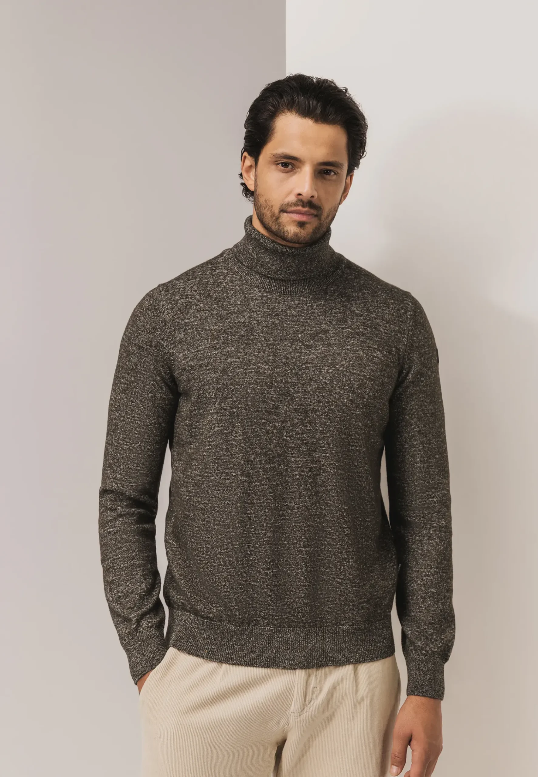 Best Coltrui van een acrylmix Truien