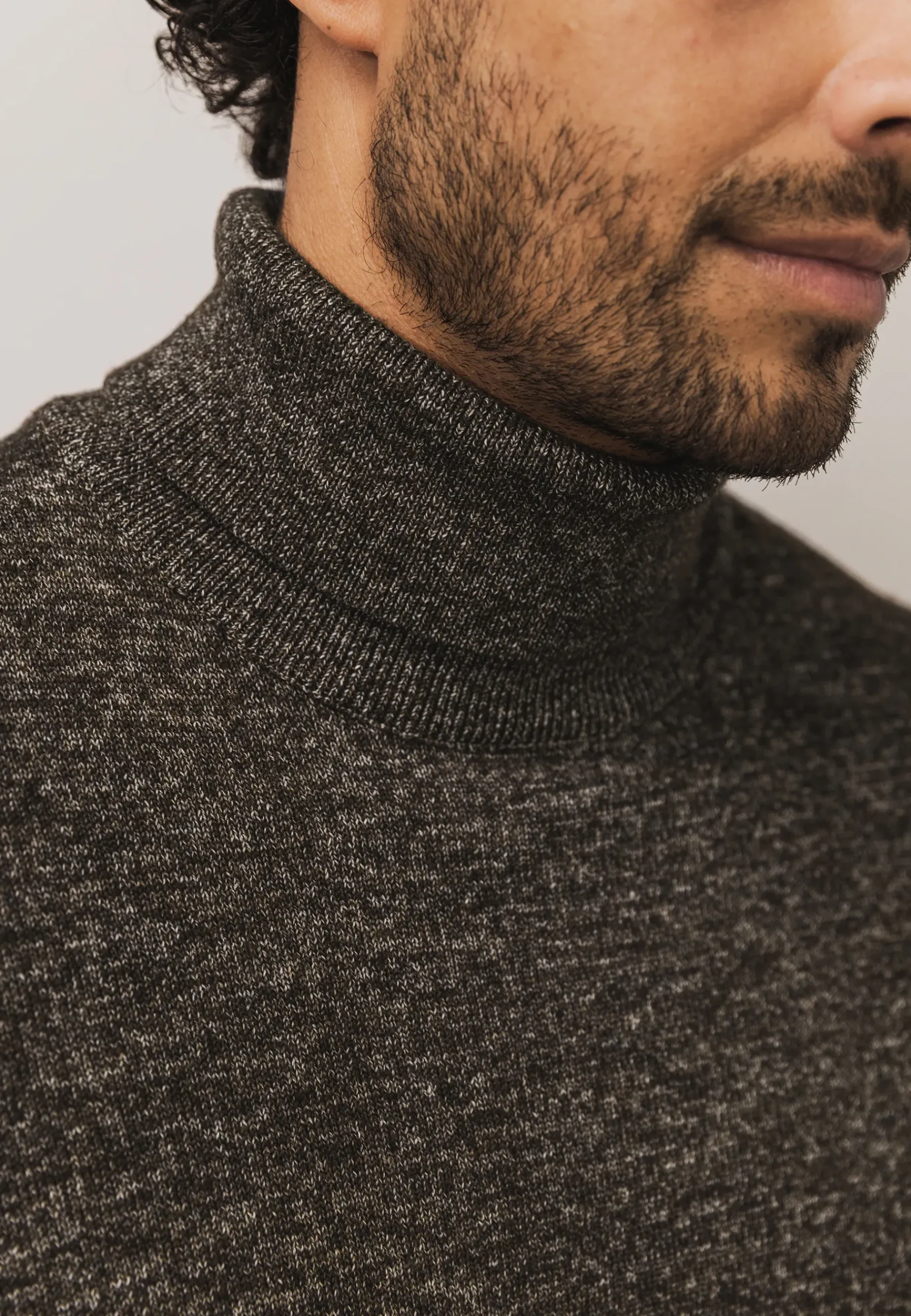 Best Coltrui van een acrylmix Truien