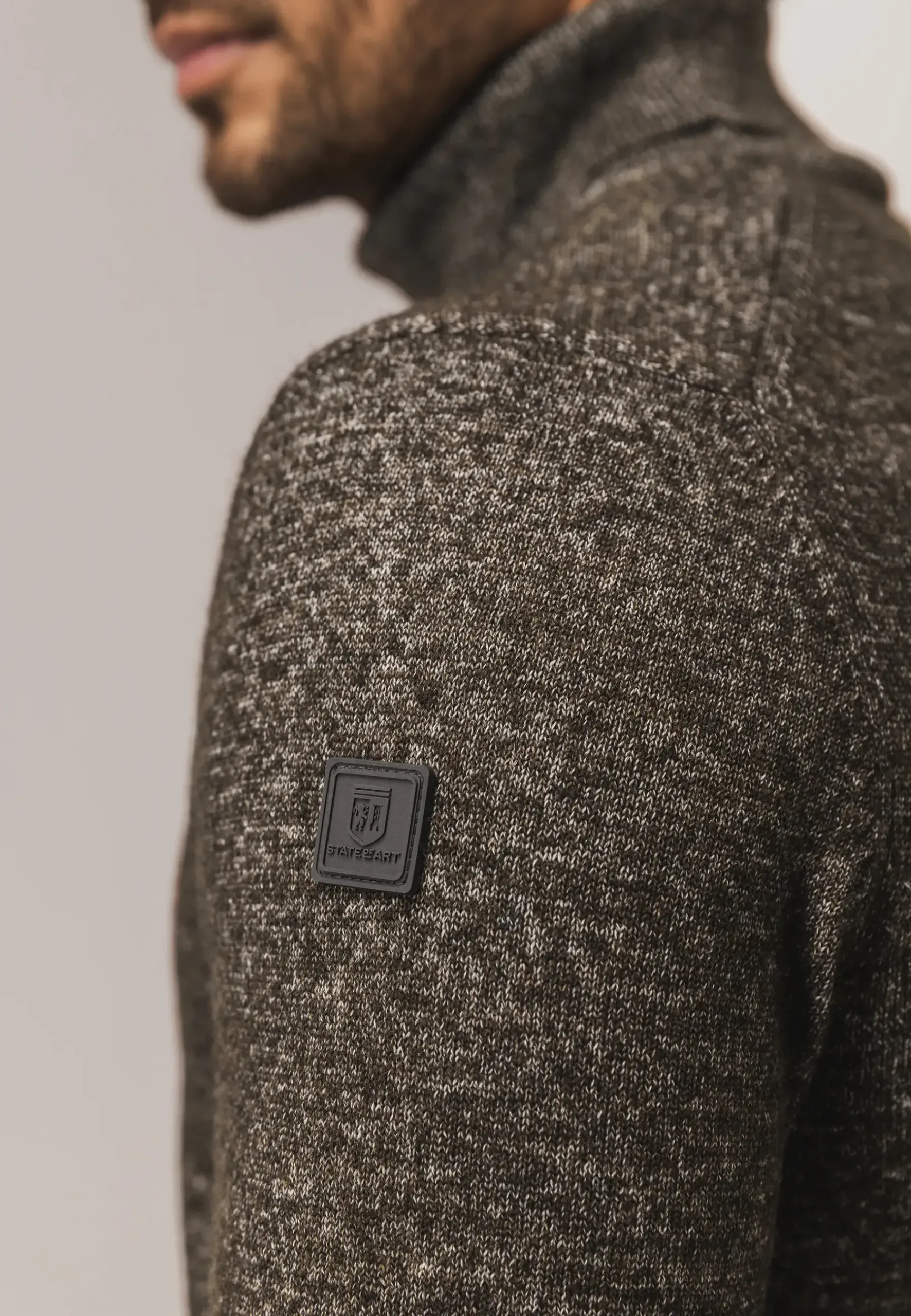 Best Coltrui van een acrylmix Truien