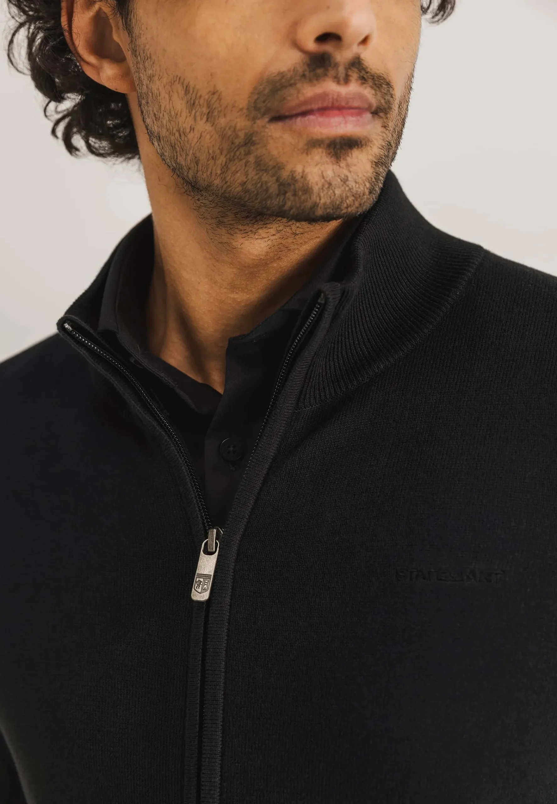 ESSENTIALS fijngebreid vest Vesten