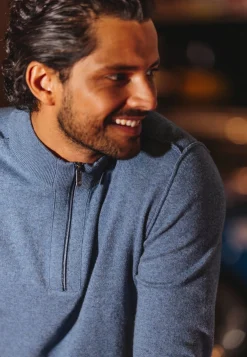 Trui met halve rits en rubberen badge Truien